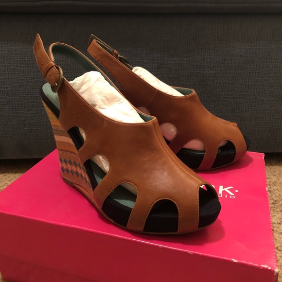 Stacked Heel Wedges Leather and Twill Printed NIB size 9 - Picture 2 of 9